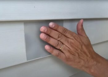 How to Do Vinyl Siding Repair (Step-by-Step Guide) - Roofing Company ...