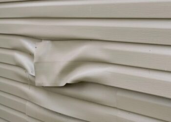 How to Inspect, Repair and Maintain Vinyl Siding